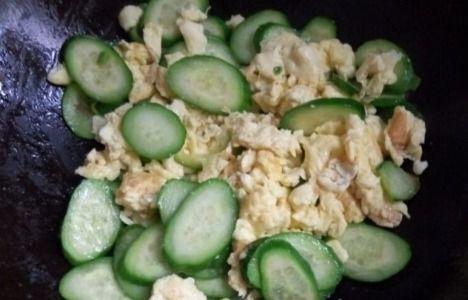 荷兰瓜可以拍着吃吗视频,揭秘神奇口感体验