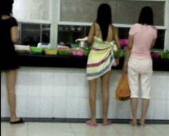 女大学生宅家吃瓜视频,女大学生直播生活趣味横生