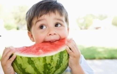 老婆耍赖孩子吃瓜视频,一场家庭“耍赖吃瓜”的欢乐时光